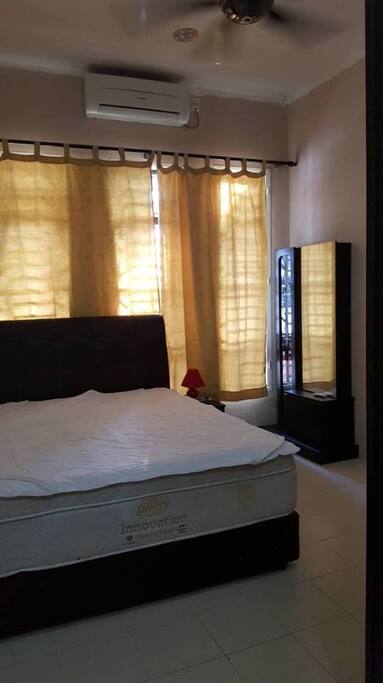 BILIK UTAMA (AIRCOND)