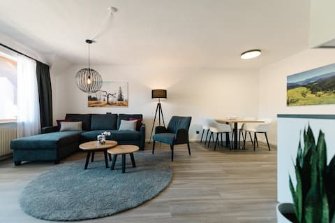 Modern 3 Room-Apt. "BlackForest Art" near Freiburg
