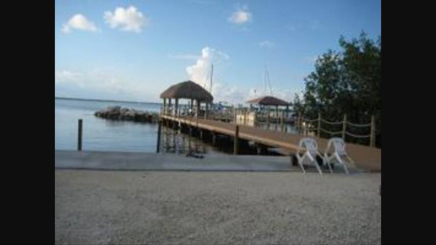 New and Private mobile conch house w/beach access