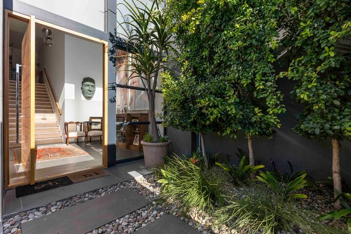 Villa in Bantry Bay in a beautiful location. gallery image 2