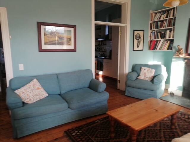 Spacious three storied home Cape town gallery image 4