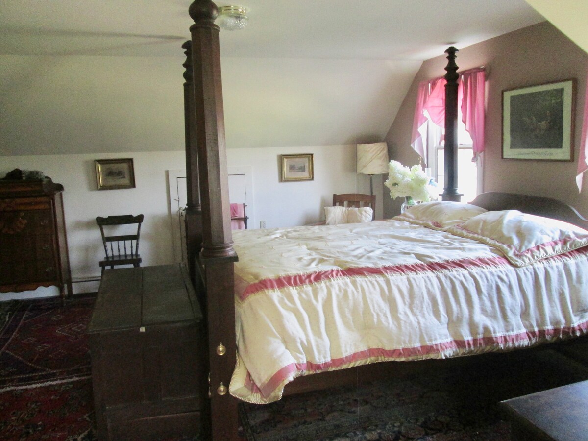 spálňa s manželskou posteľou Queen