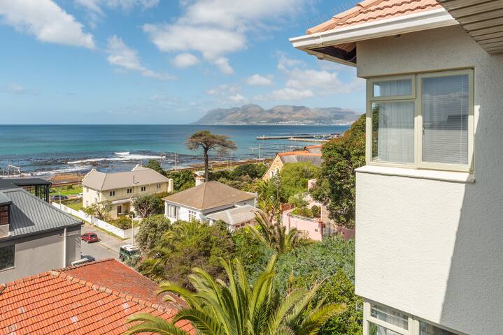 32 Quarterdeck Road (A) Kalk Bay gallery image 4