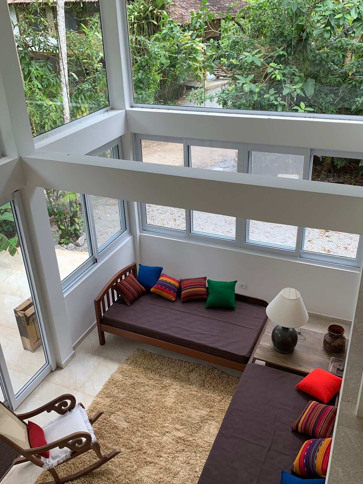 Ანტრესოლის პერსპექტივა/მისაღები ოთახი - დღე