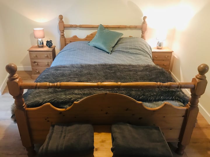 Dormitorio de arriba: cama tamaño king