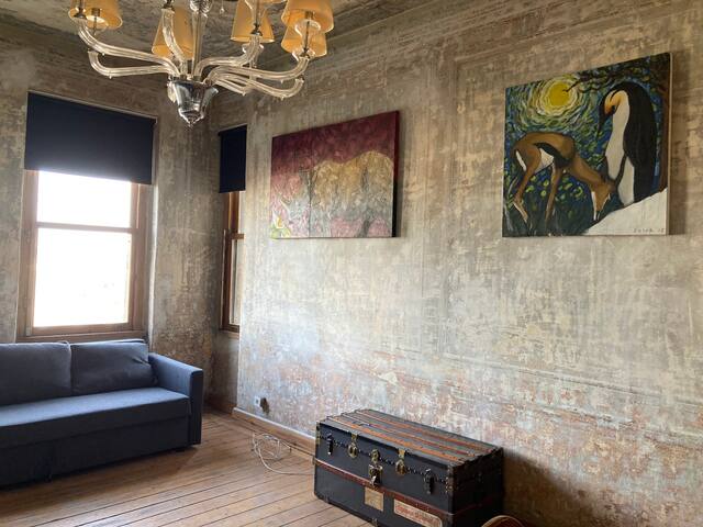 .Beautiful huge unit with lots of art on the wall gallery image 2