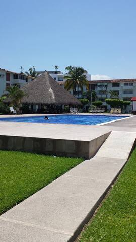 Habitacion en condominio con piscina