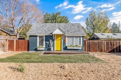 Stay 208: Charming/Renovated Modern Farmhouse