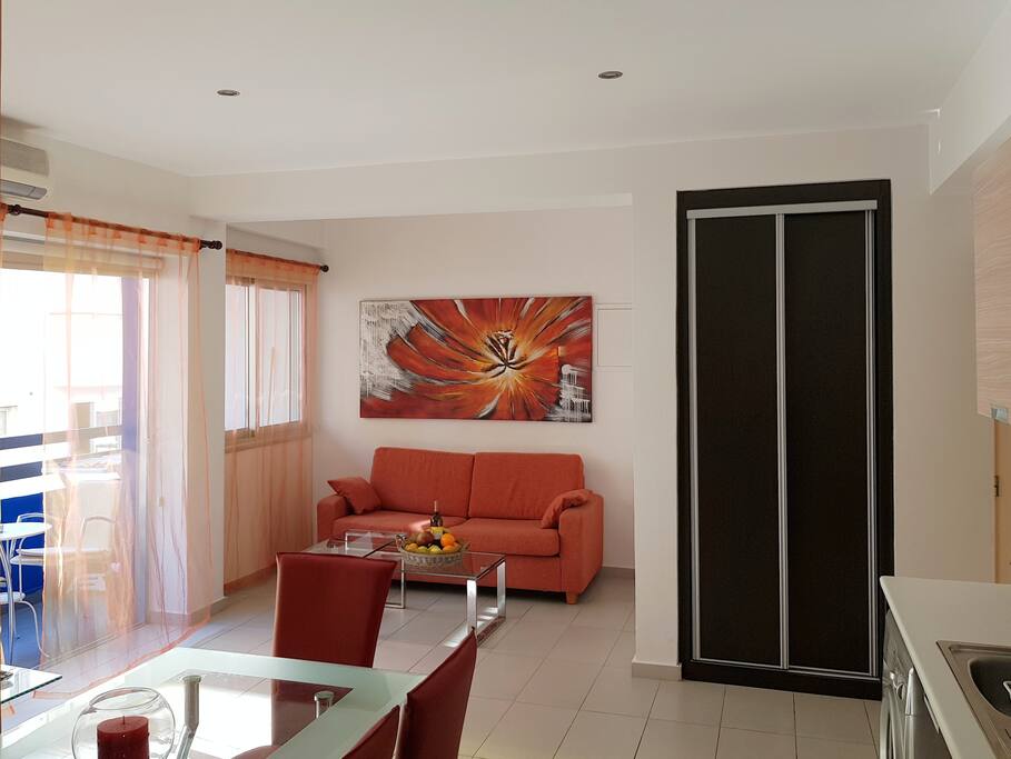 LIVING ROOM / ГОСТИНАЯ