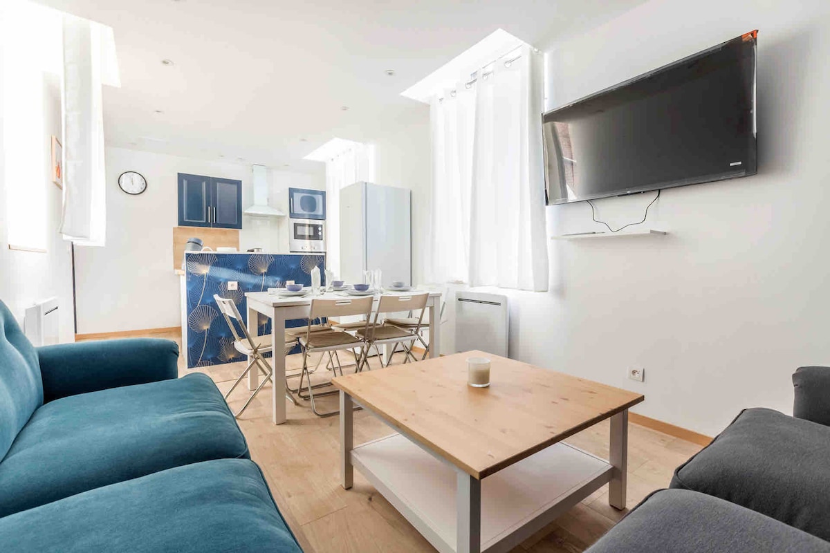 Top performing Airbnb: Large House - 5 bedrooms - near Lille in Roubaix