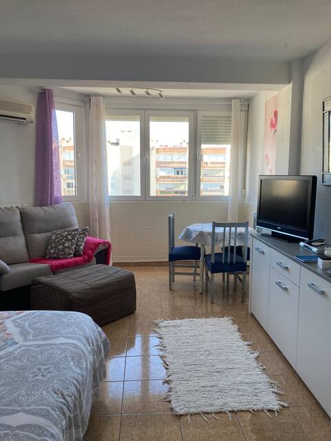 Propiedad de Airbnb exitosa: Torre del Mar: studio with sea view, 150 m away en Vélez Málaga