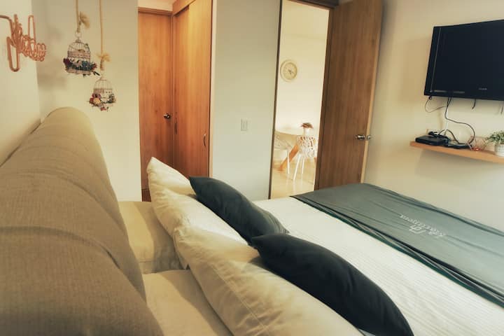 اهرب من التوتر واسترخ في غرفتك المريحة - ستشعر وكأنك في بيتك.

