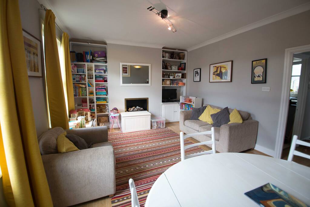 Sitting room (other angle)
