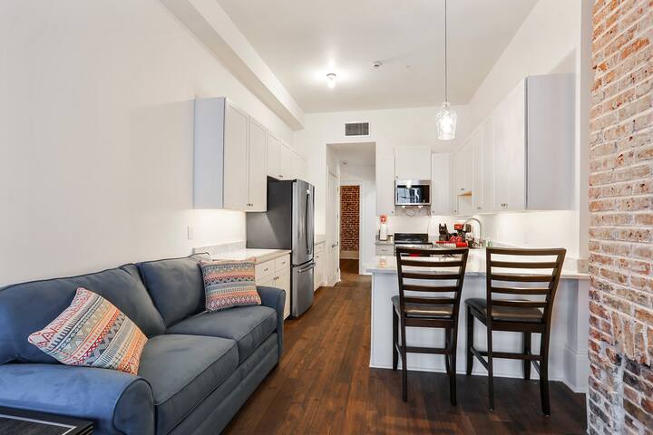 French Quarter Follies II gallery image 2