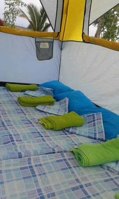 Todas las tiendas se equipan con colchonetas, almohadas, ropa de cama, y toallas y jabones.