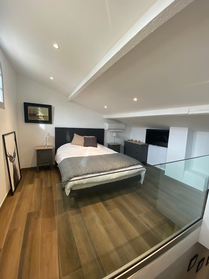 סוויטה למעלה, חדר שינה 4 עם חדר אמבטיה וטלוויזיה