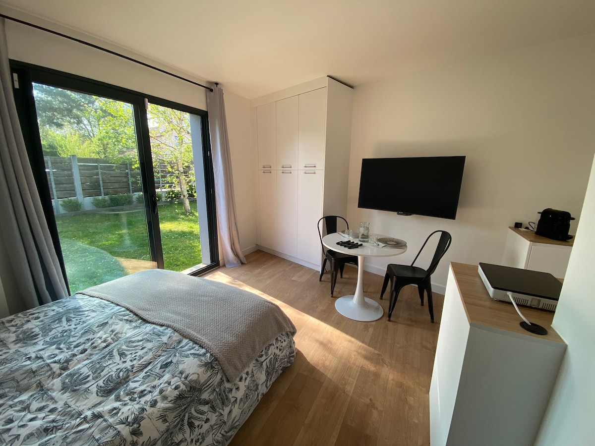 Villiers-le-Bâcle Vacation Rentals & Homes - Île-de-France, France | Airbnb