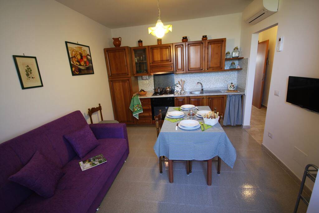 The living room and the kitchen - Il soggiorno e la cucina