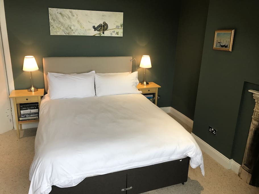 Green Bedroom: Brand new (and extremely comfortable) box-spring king-size bed with high thread-count 100% cotton bed linen.