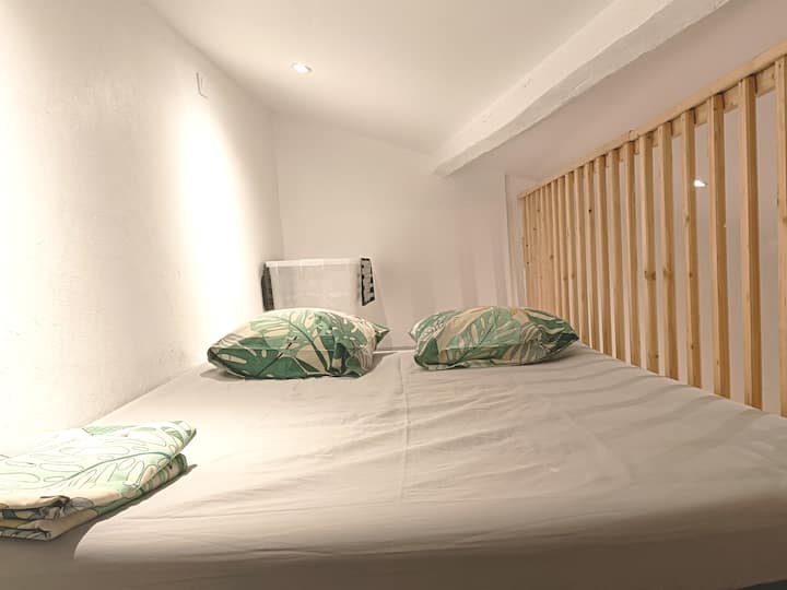 Ანტრესოლი იატაკის მატრასით