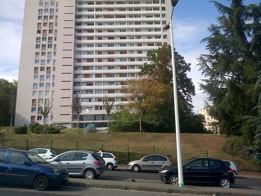 Au 6éme étage d'une belle résidence sécurisée