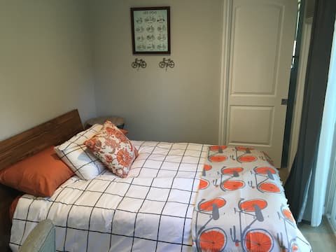 Davis bicycle haven - bike/walk to downtown/UCD