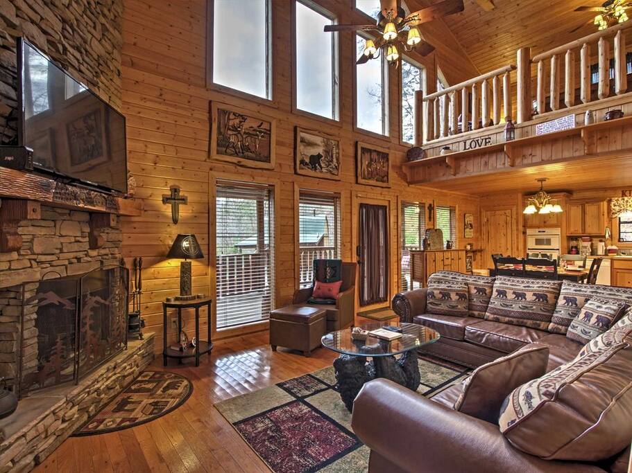 Large Open Living Room/ Dining Room/Kitchen Floor plan with Fireplace 60" Flat Screen Tv