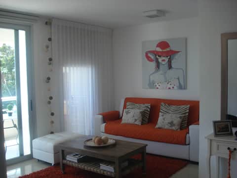 Successful Airbnb property: Summerville, comfortable, bright, 150 meters from the sea, swimming pools in Punta Del Este
