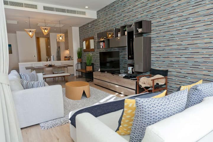 Homely beachfront duplex with direct pool access