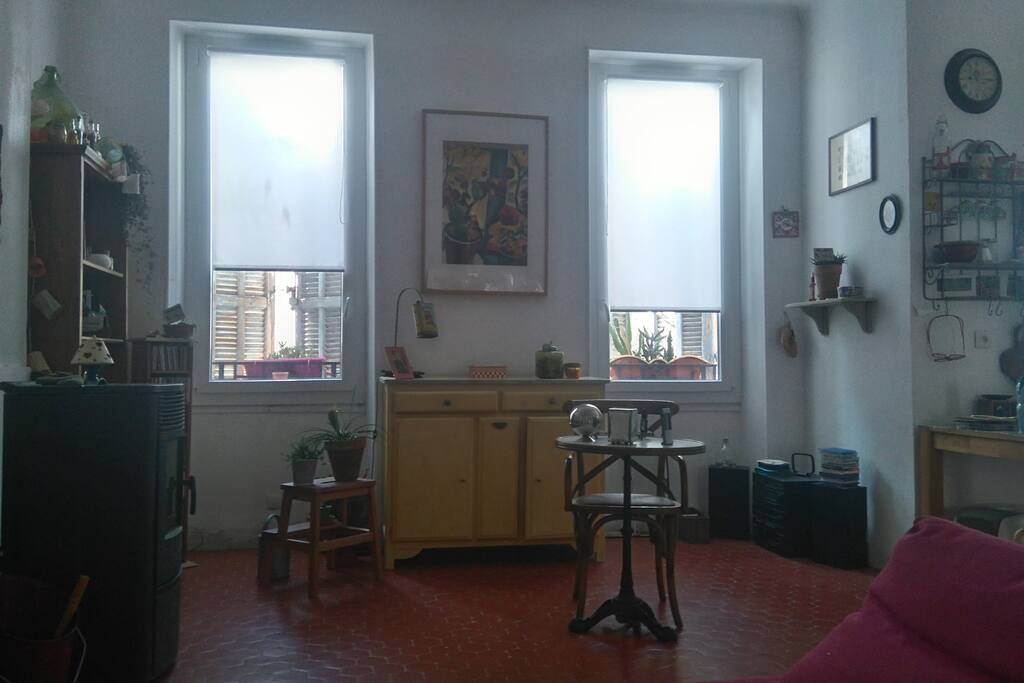 salon donnant sur rue
