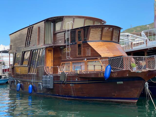 Antique Cosy Houseboat @ Aberdeen Fishing Village gallery image 5