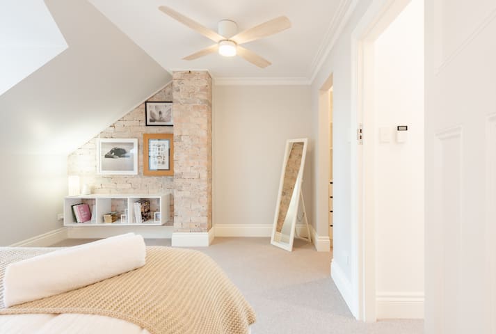 Manly Seaside Cottage gallery image 2