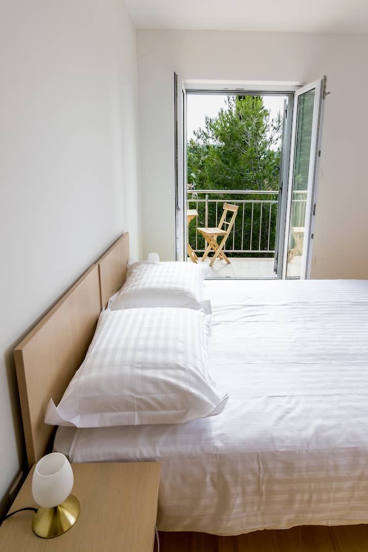 1. სობას ბალკონომური
(Bračni bed - 2. Ležaja)