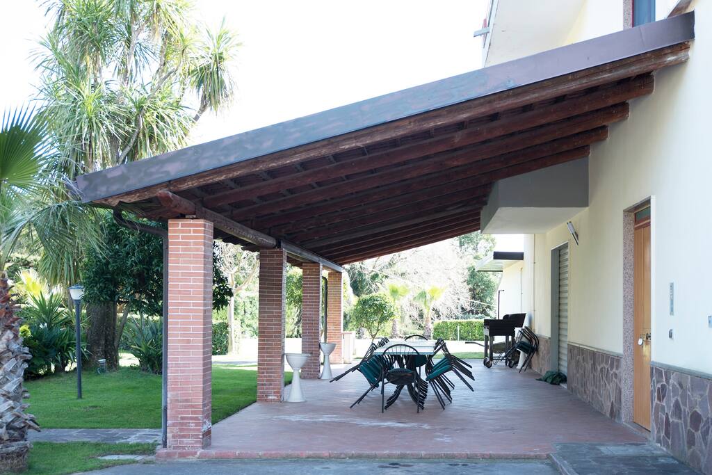 Portico con vista giardino