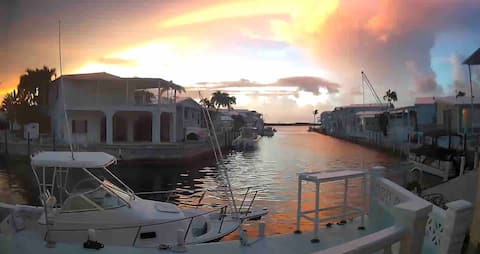 Waterfront 35’ Dock,80’ pool,20 min Key West