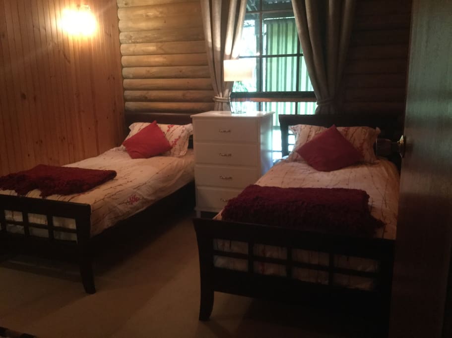 Fourth bedroom
Currently substituted for another queen bed