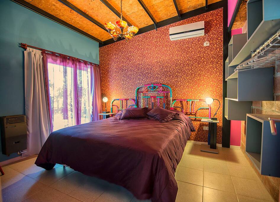 Dormitorio-Cama doble king o dos individuales.
