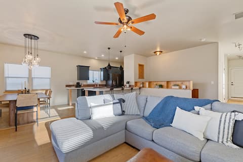 Large Private Home in Jerome, AZ w/deck views