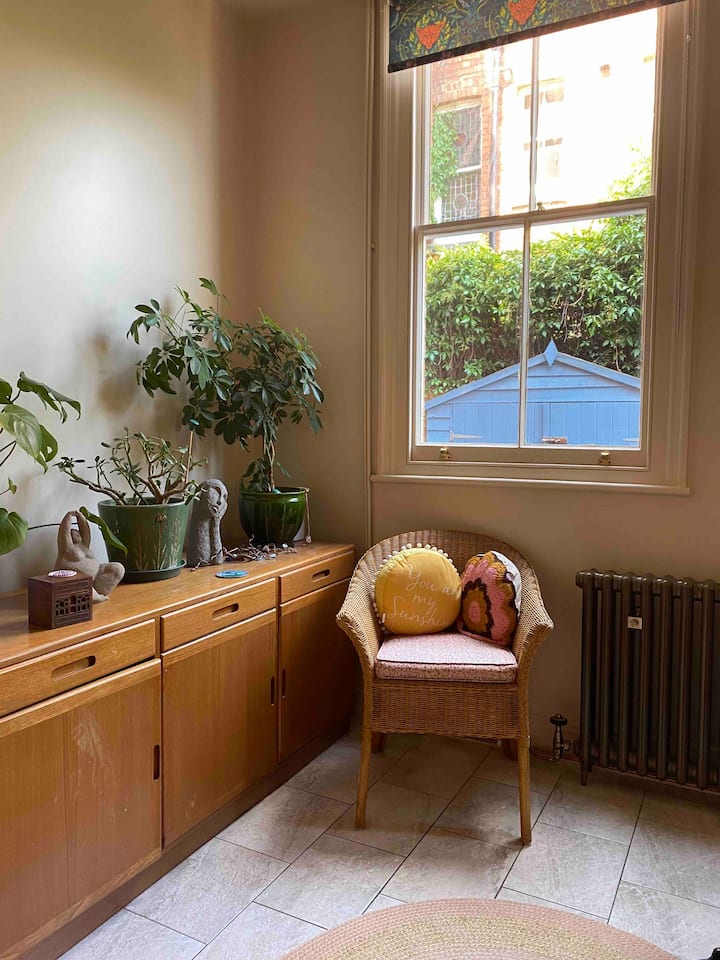 Large Double Room In Victorian House. - Northampton