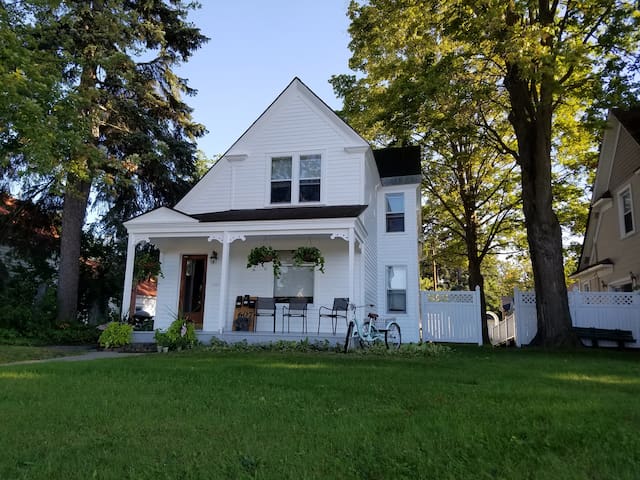 Heritage House Large Deluxe Apartment