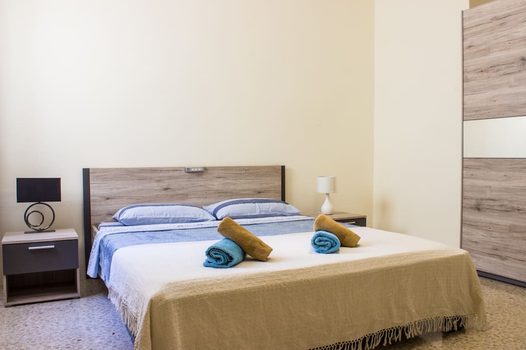 Bedroom with luxurious King-Sized Bed (160cm width). Towels are provided.