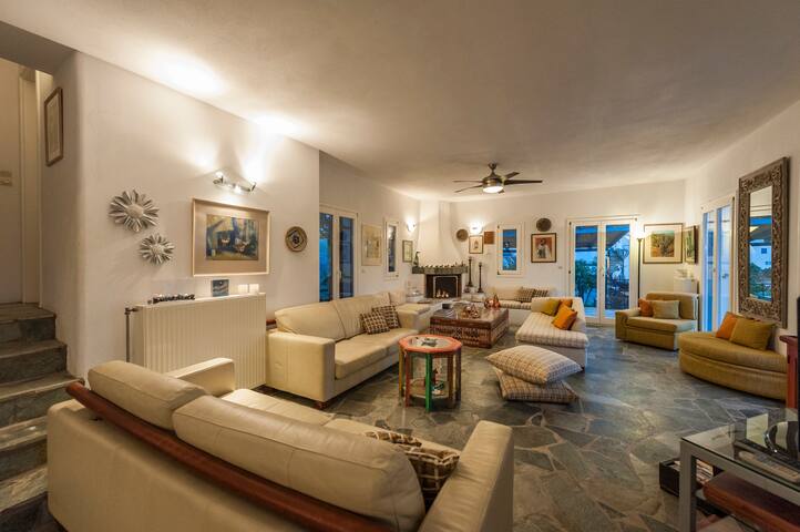 Pure White Villa | Seven-Bedrooms |16 Guests gallery image 5