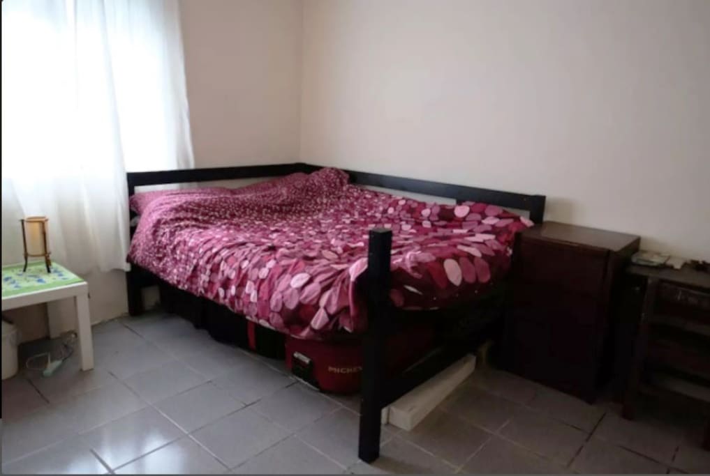 Room(B)
