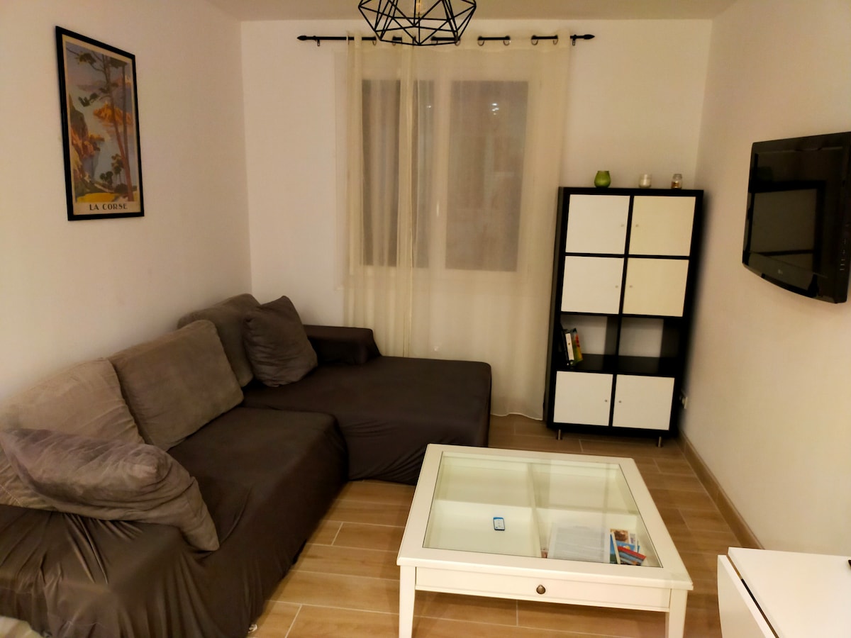 Propriété Airbnb réussie: Refurbished villa with pool. à La Garde