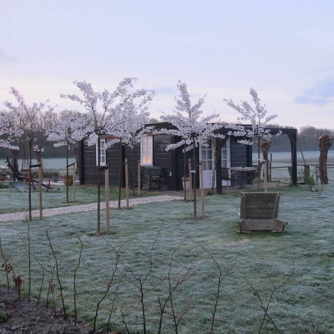 Vrijstaand in Bloementuin