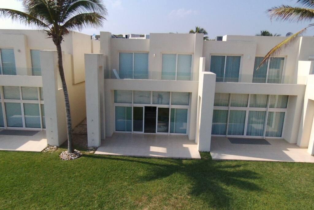 Vista de frente (lado playa)