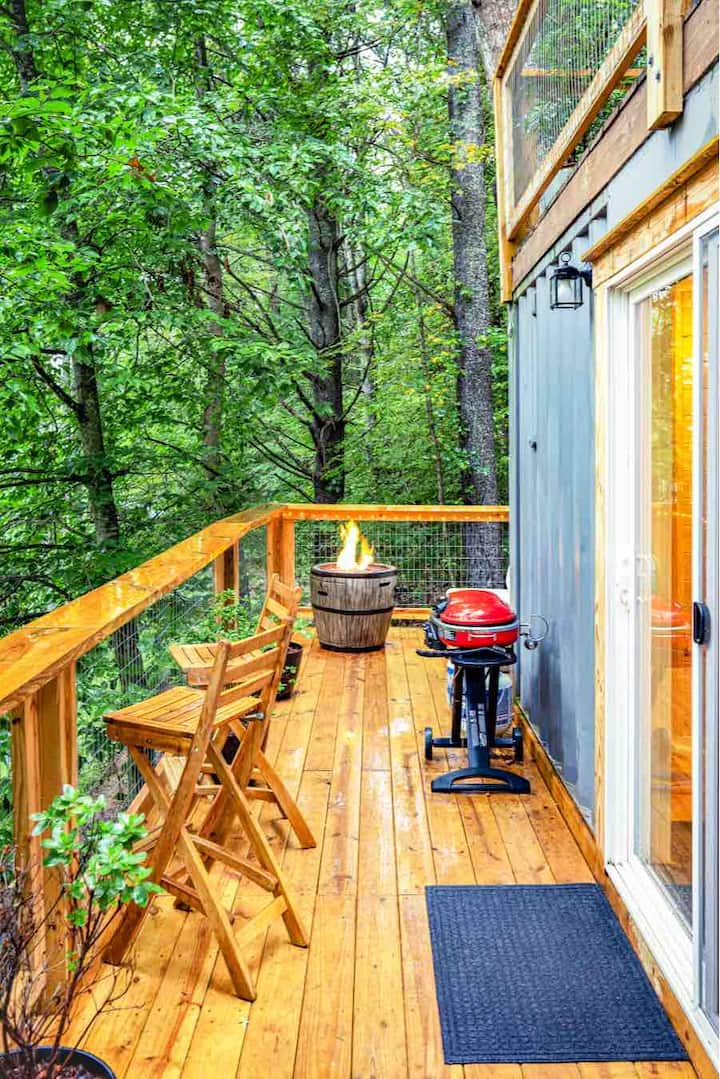 Tiny Bunker in Todd Hot Tub, Views, Two Decks Tiny houses for Rent