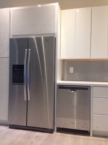 Ultra Modern Home in Central SF Location gallery image 2