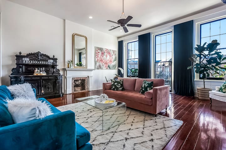 Casabianca: Elegant Flat in Historic Magazine Row