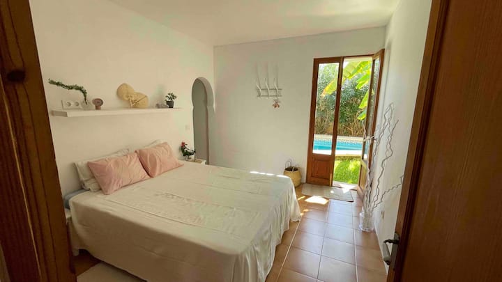 Druhá spálňa s prístupom k bazénu